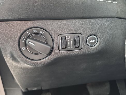 Used 2022 Dodge Challenger SRT Hellcat image 13