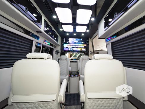 Used 2024 Mercedes-Benz Sprinter 3500 image 18