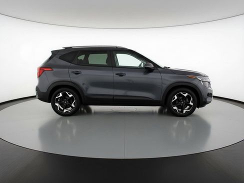 Used 2025 Kia Seltos S image 11