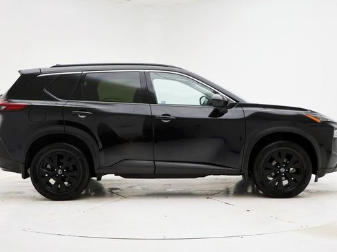 Used 2023 Nissan Rogue SV w/ SV Premium B Package image 3