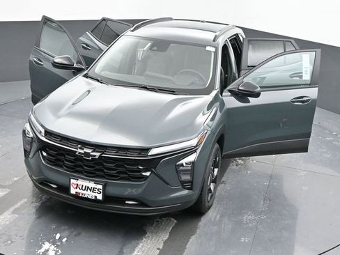 New 2026 Chevrolet Trax LT w/ Driver Confidence Package FWD image 57