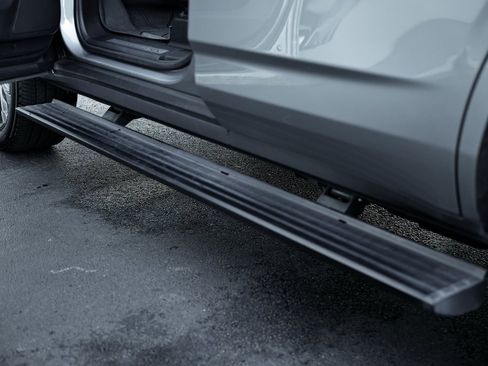 Used 2025 Chevrolet Tahoe High Country image 14