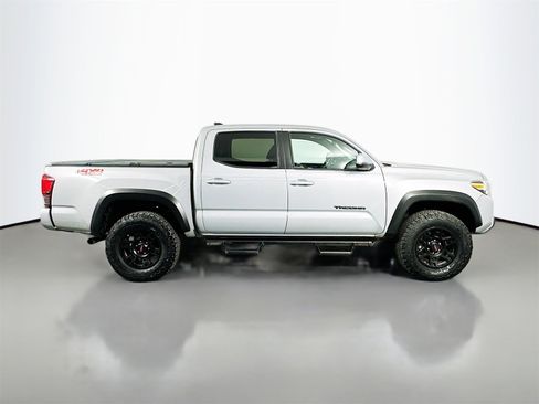 Used 2019 Toyota Tacoma TRD Off-Road image 8