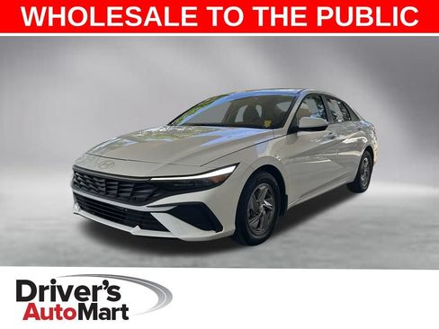 Used 2025 Hyundai Elantra SE FWD image 1