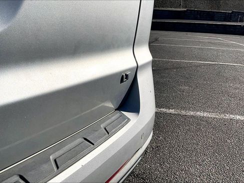 Used 2017 Chevrolet Traverse LT image 7