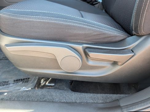 Used 2017 Subaru Forester 2.5i AWD/4WD image 19