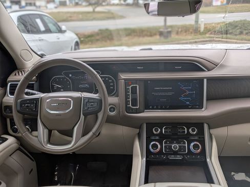 Used 2021 GMC Yukon Denali w/ Denali Premium Package image 30