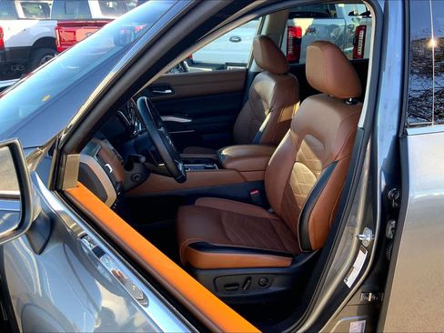 Used 2022 Nissan Pathfinder Platinum w/ Cargo Package image 7