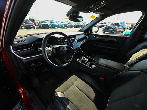 Used 2023 Jeep Grand Cherokee L Laredo image 19