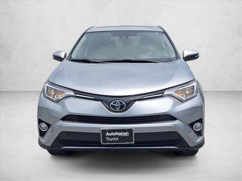 Used 2018 Toyota RAV4 XLE FWD image 2