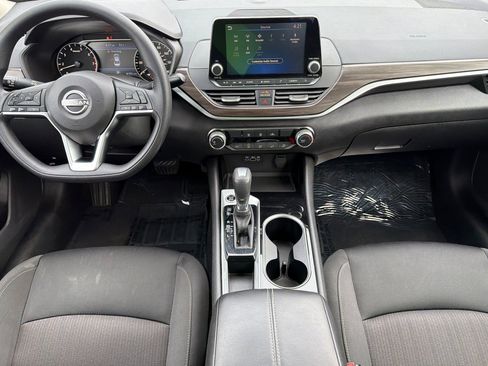 Used 2024 Nissan Altima 2.5 SV FWD image 10