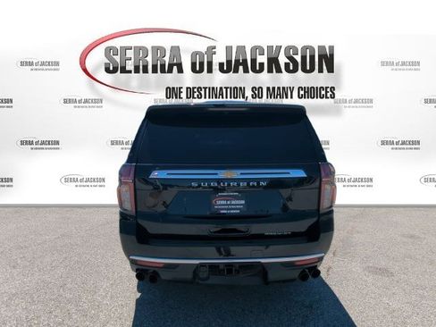 Used 2021 Chevrolet Suburban Premier w/ Premium Package AWD/4WD image 7