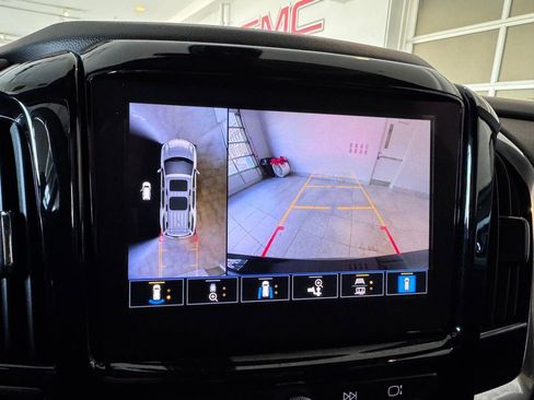 Certified 2023 Chevrolet Traverse LT w/ Rear Camera Mirror Package image 15
