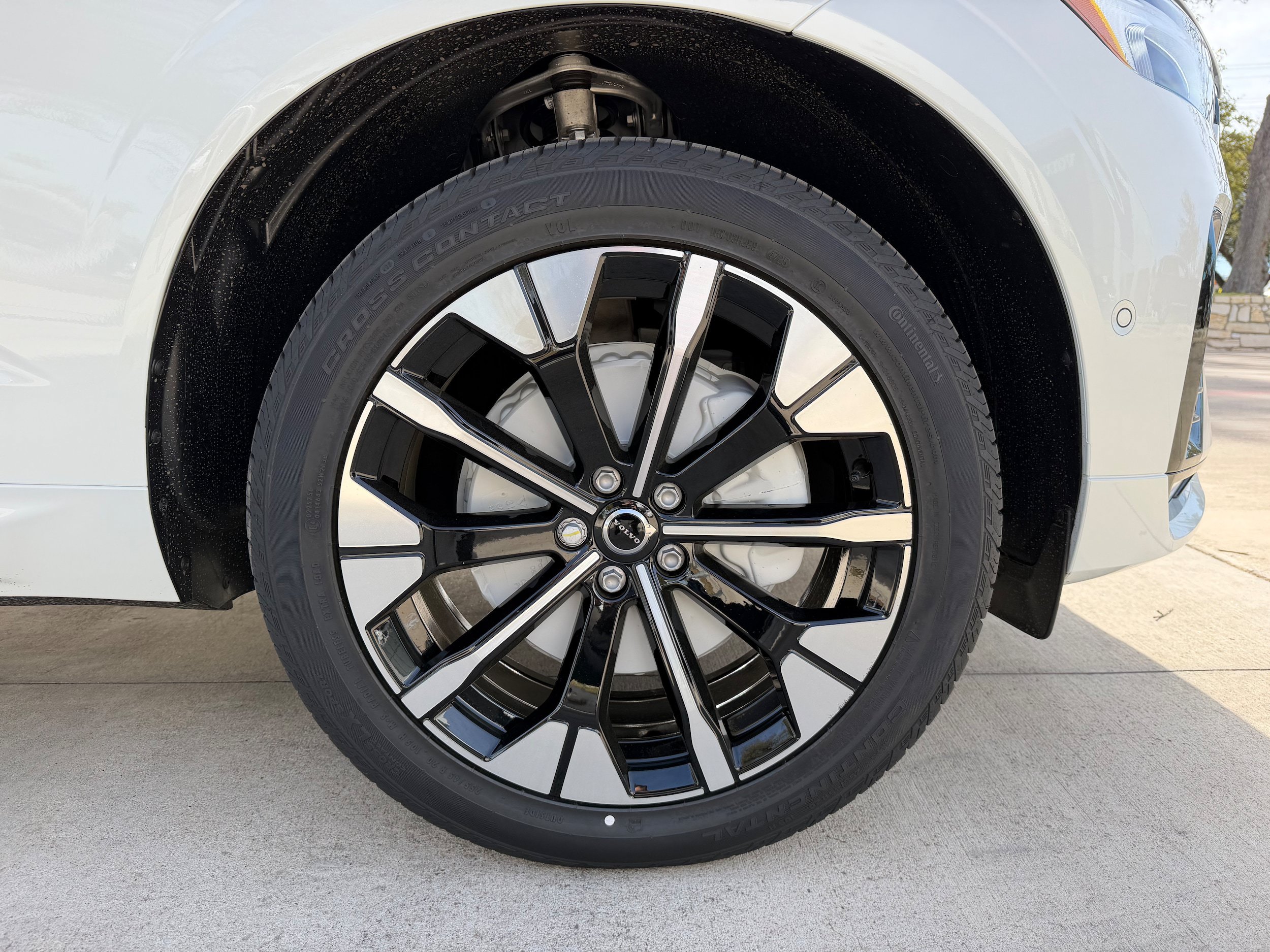 New 2026 Volvo XC60 B5 Plus w/ Protection Package Premier AWD/4WD image 7