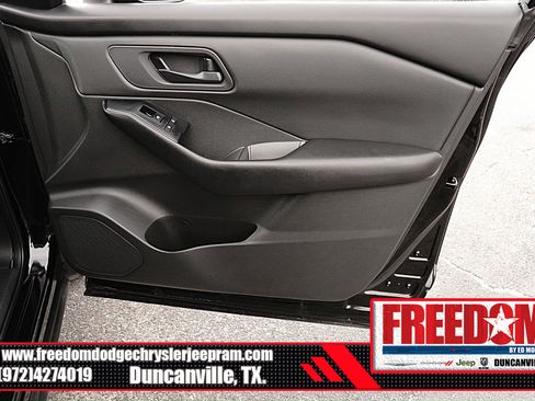Used 2024 Nissan Rogue S FWD image 39