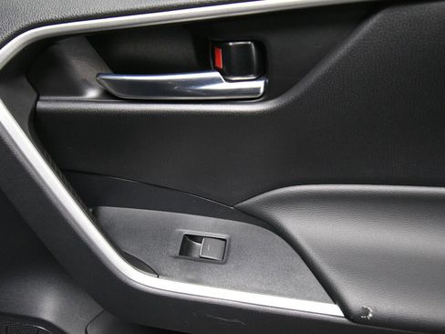 Used 2022 Toyota RAV4 XLE Premium image 26