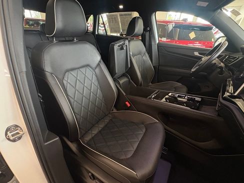 Used 2024 Volkswagen Atlas Cross Sport SEL Premium R-Line AWD/4WD image 44
