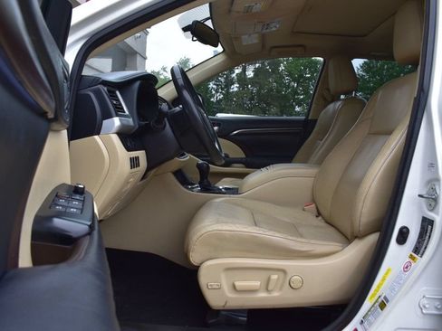 Used 2015 Toyota Highlander Limited FWD image 13
