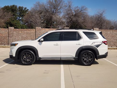 Certified 2024 Honda Pilot Touring image 5