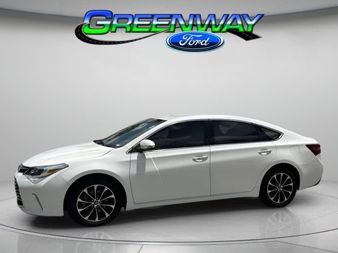 Used 2016 Toyota Avalon XLE FWD image 1