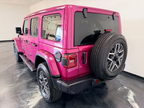 Used 2024 Jeep Wrangler Unlimited Sahara w/ Technology Group AWD/4WD image 21