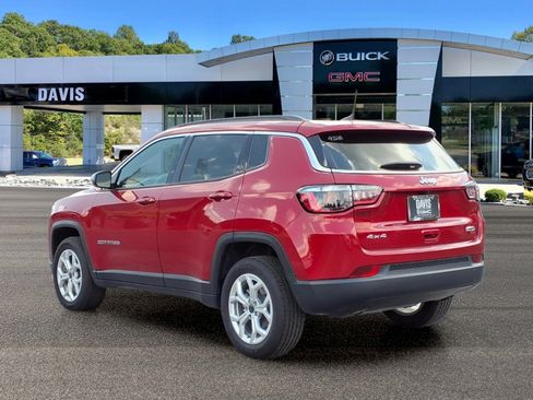 Used 2025 Jeep Compass Latitude w/ Convenience Group AWD/4WD image 4