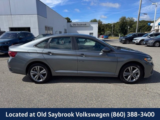 Certified 2024 Volkswagen Jetta SE FWD image 4
