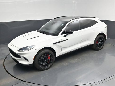 Used 2021 Aston Martin DBX image 34