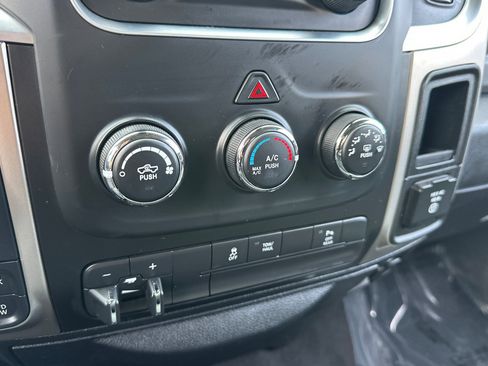 Used 2018 RAM 1500 Classic SLT image 27