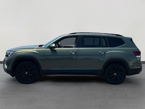 Used 2026 Volkswagen Atlas SE w/ Panoramic Sunroof Package FWD image 2