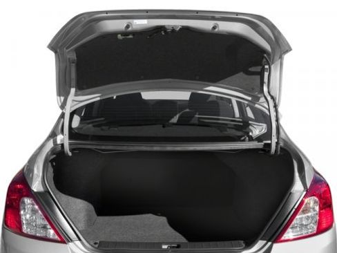 Used 2018 Nissan Versa SV image 15