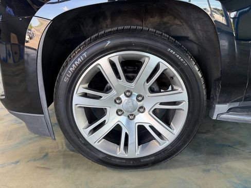 Used 2016 Cadillac Escalade Luxury AWD/4WD image 25