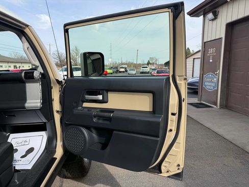 Used 2014 Toyota FJ Cruiser 4WD w/ Upgrade Package image 57