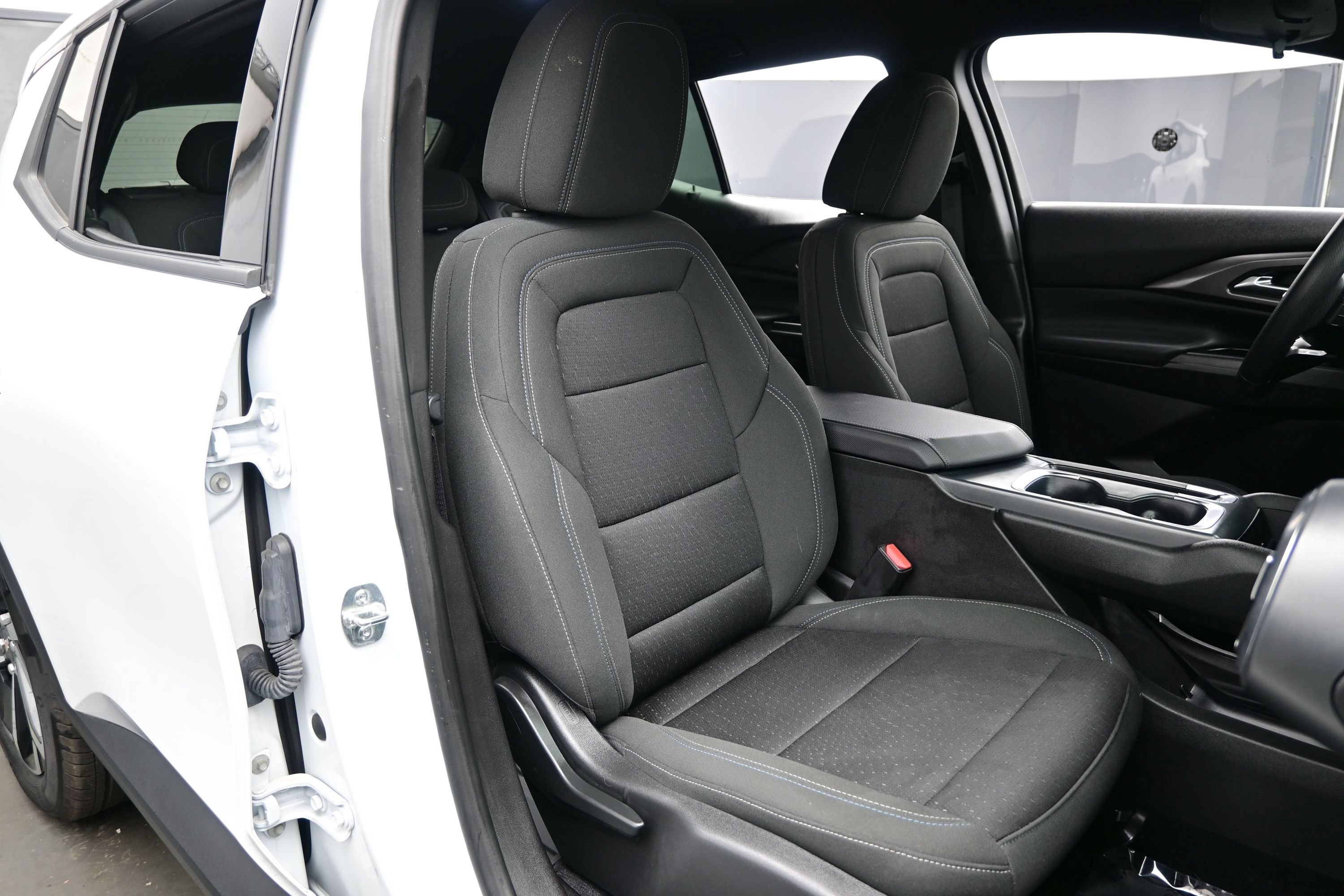 Used 2025 Chevrolet Equinox EV LT FWD image 13