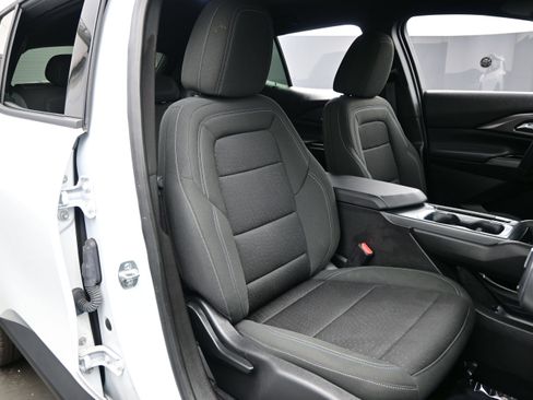 Used 2025 Chevrolet Equinox EV LT FWD image 13