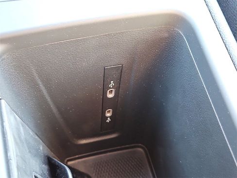 New 2025 Volkswagen Tiguan SE R-Line image 10