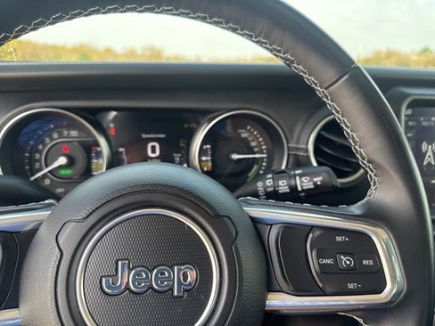 Used 2021 Jeep Wrangler Unlimited Sahara image 11