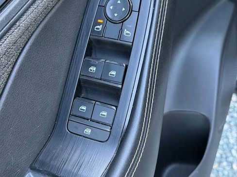 Used 2021 Nissan Rogue SV image 36