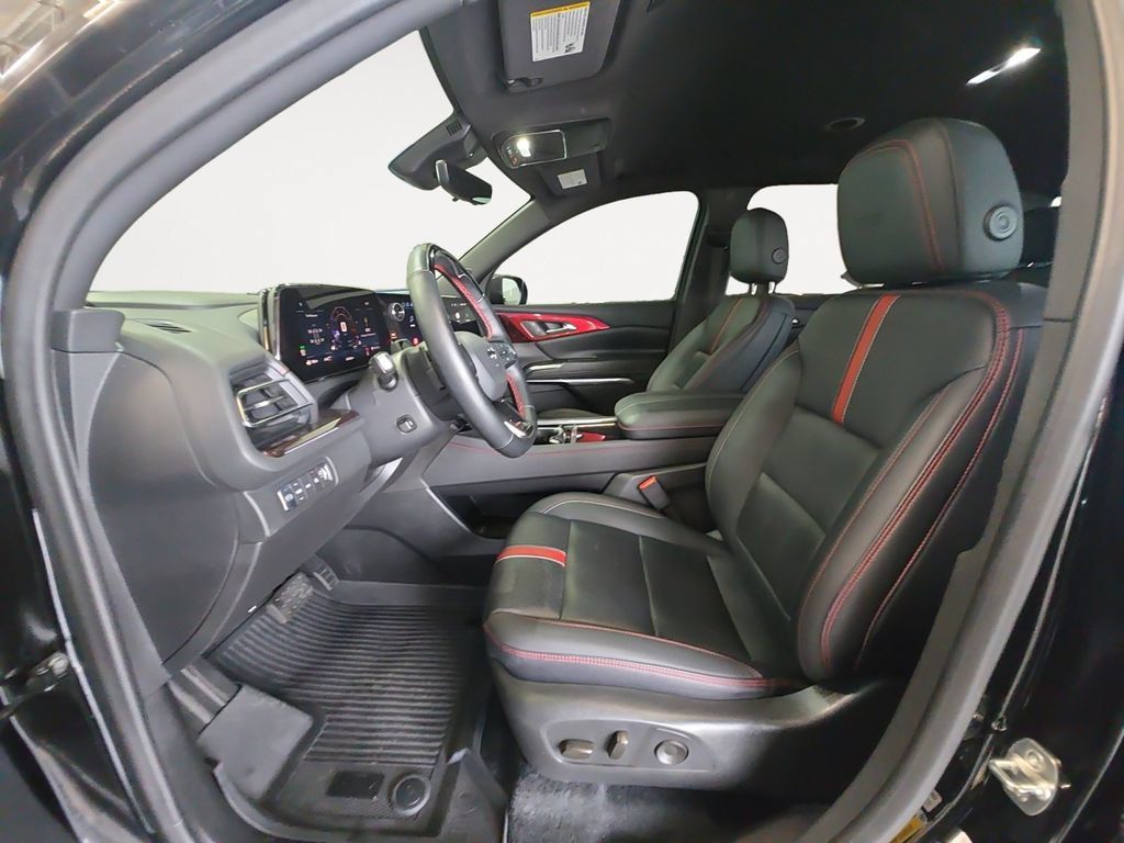 Certified 2025 Chevrolet Traverse RS w/ LPO, Floor Liner Package AWD/4WD image 11