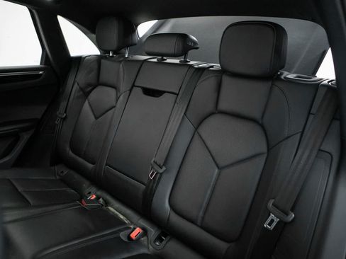 Certified 2024 Porsche Macan AWD/4WD image 37