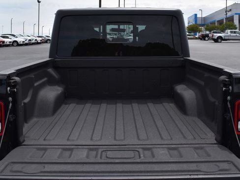 Used 2023 Jeep Gladiator Overland AWD/4WD image 12