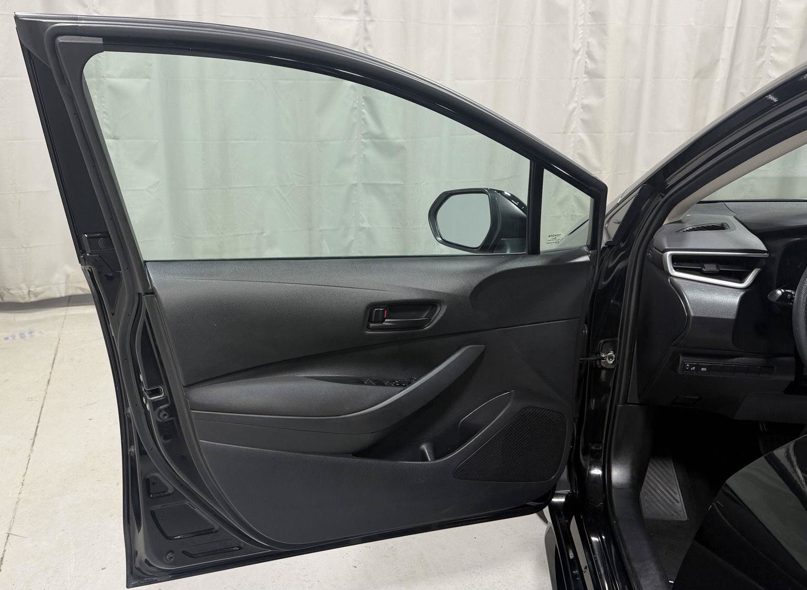 Used 2023 Toyota Corolla LE FWD image 25