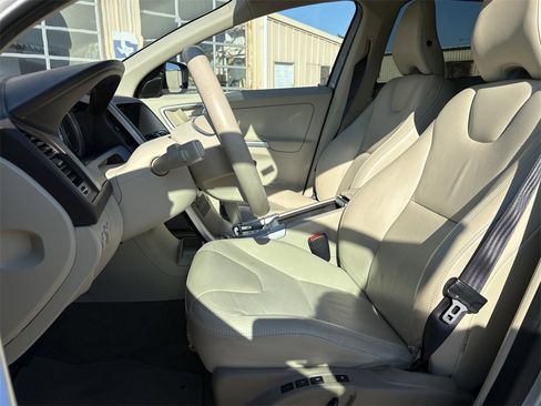 Used 2011 Volvo XC60 T6 image 12