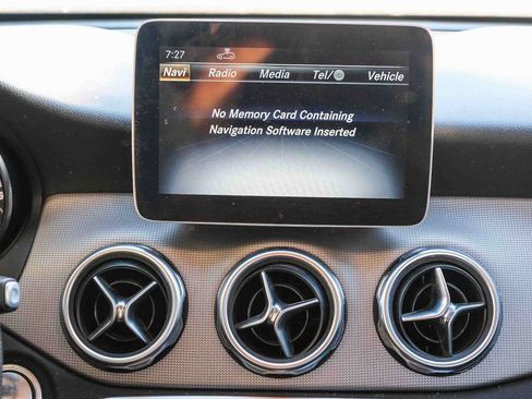 Used 2019 Mercedes-Benz GLA 250 4MATIC image 16