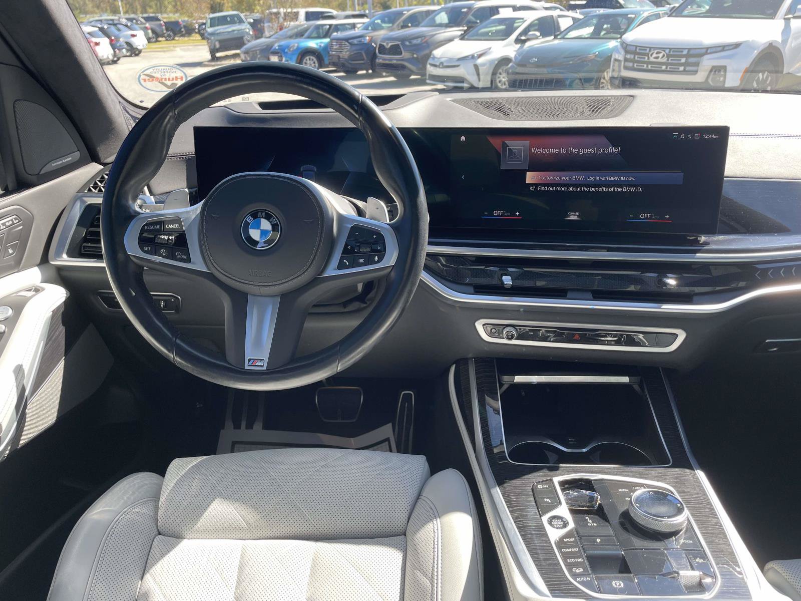 Used 2023 BMW X7 xDrive40i w/ M Sport Package AWD/4WD image 2