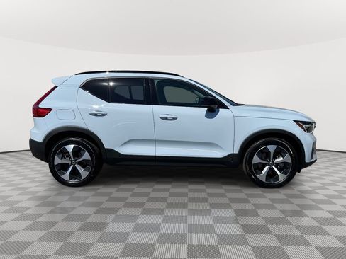 Used 2026 Volvo XC40 B5 Plus w/ Protection Package Premier AWD/4WD image 3