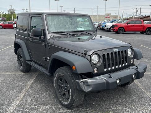 Used 2018 Jeep Wrangler Sport w/ Connectivity Group AWD/4WD image 8
