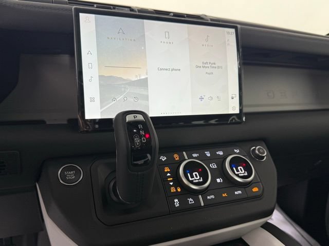 Certified 2025 Land Rover Defender 110 S AWD/4WD image 33