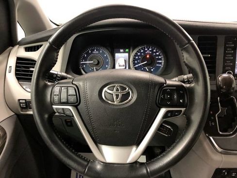 Used 2019 Toyota Sienna XLE FWD image 16