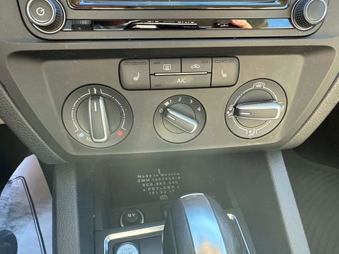 Used 2017 Volkswagen Jetta SE image 26